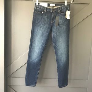 NWT! Dark Wash Banana Republic Skinny Ankle Jean!